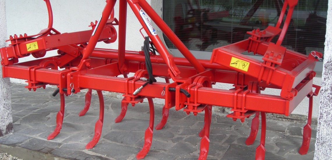 two rows cultivator with 15 vibrating square anchors
