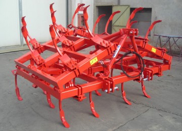 three rows cultivator with 25 vibrating square anchors sec. 30